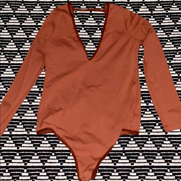 One piece - Picture 2 of 2